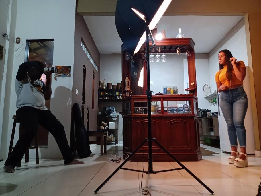 Trabalhadores Proximo Ao Westshopping, Industrial, Avenida Brasil Em Campo Grande